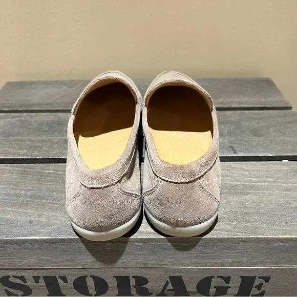 FRYE AND CO. Women's Suede Melanie Skimmer slip-on in Taupe Sz 7.5 - Picture 7 of 7